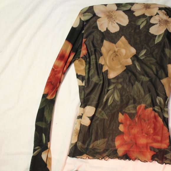 floral top - Picture 5 of 6